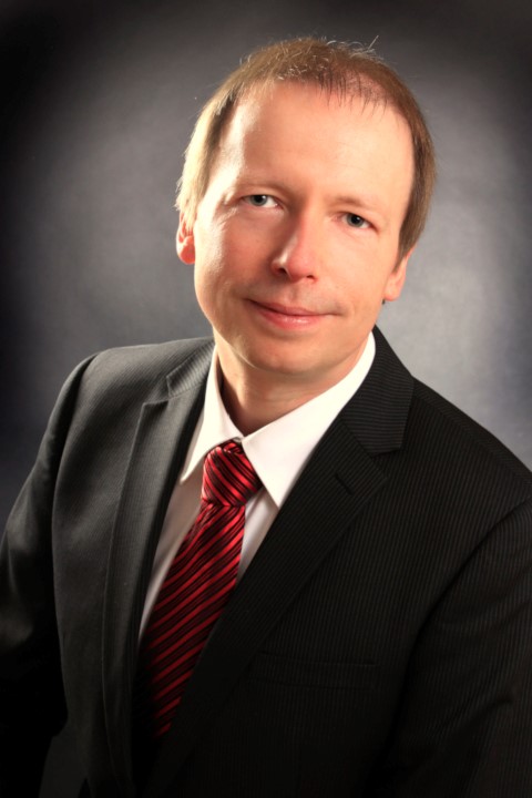 Dr. Sandro Wefel Dr. Sandro Wefel